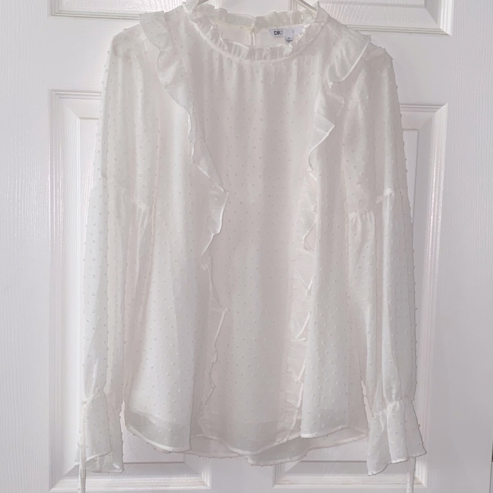 White blouse with pok-a-dot white design work/out!